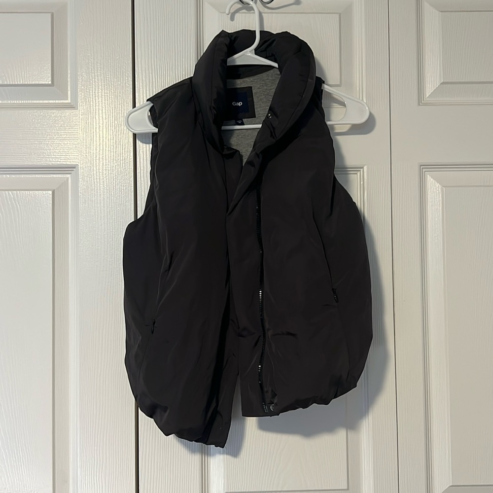 Gap puffer vest